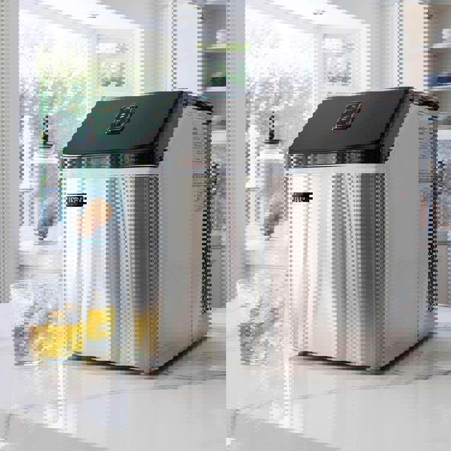 Luma Comfort Clear 28lbs. Portable Ice Maker - IM200SS