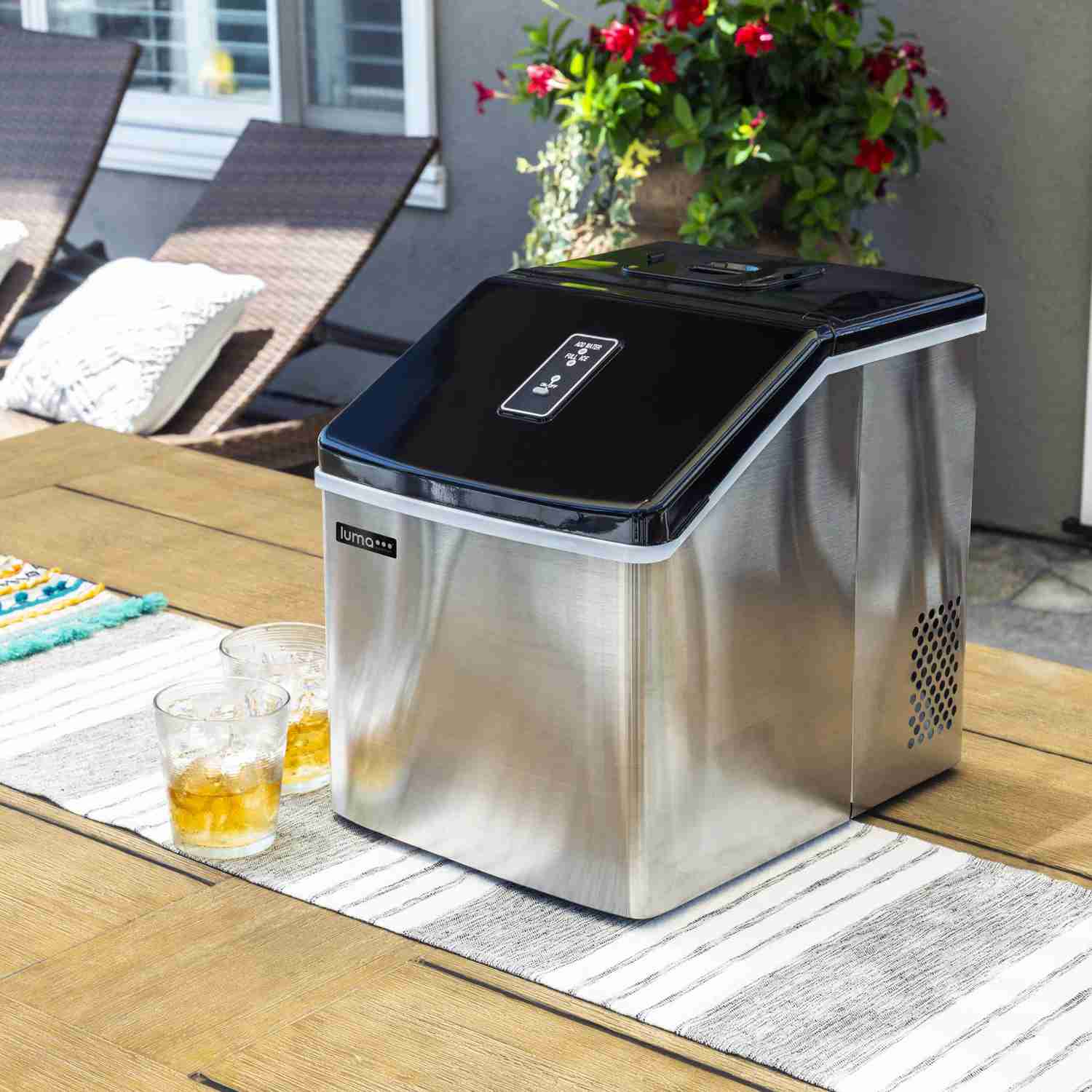 Luma Comfort Clear 28lbs. Portable Ice Maker - IM200SS