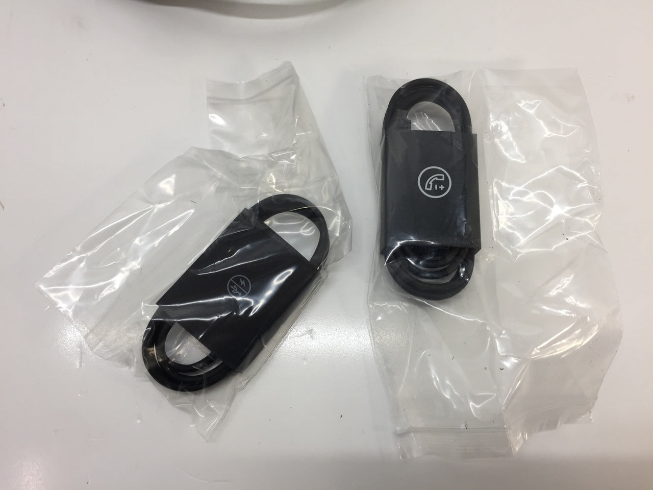 Beats by Dr. Dre Solo2 Wireless Over the Ear Headphones - Space Gray MKLF2AM/A