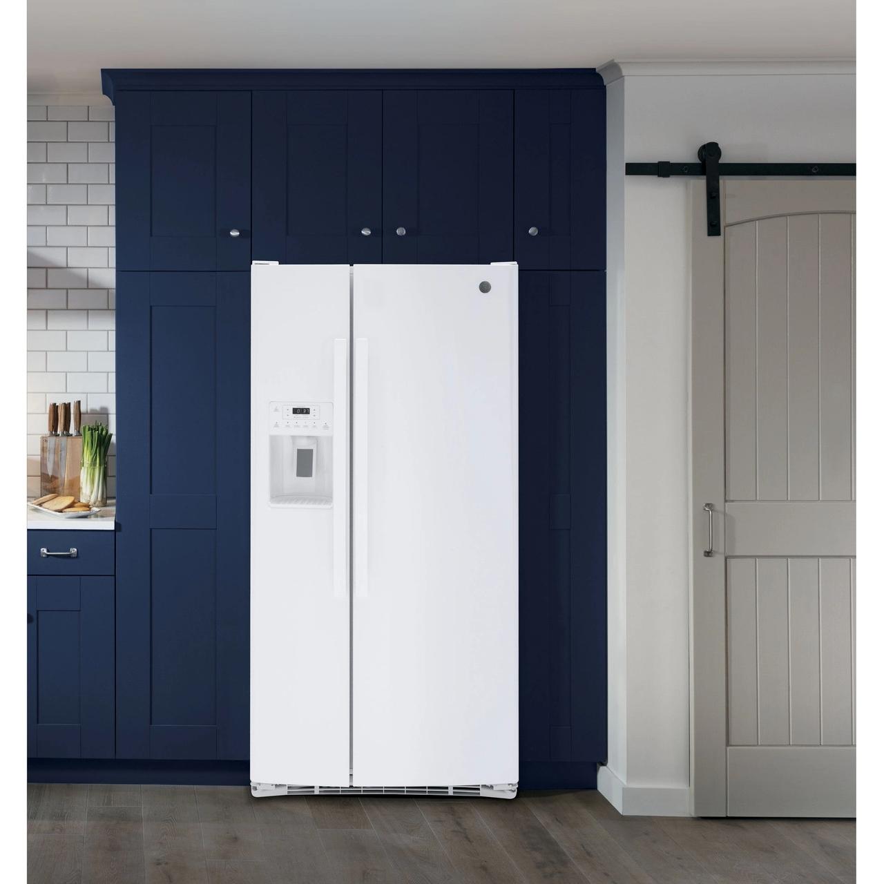GE 33-inch Side-By-Side Refrigerator with Water and Ice Dispenser