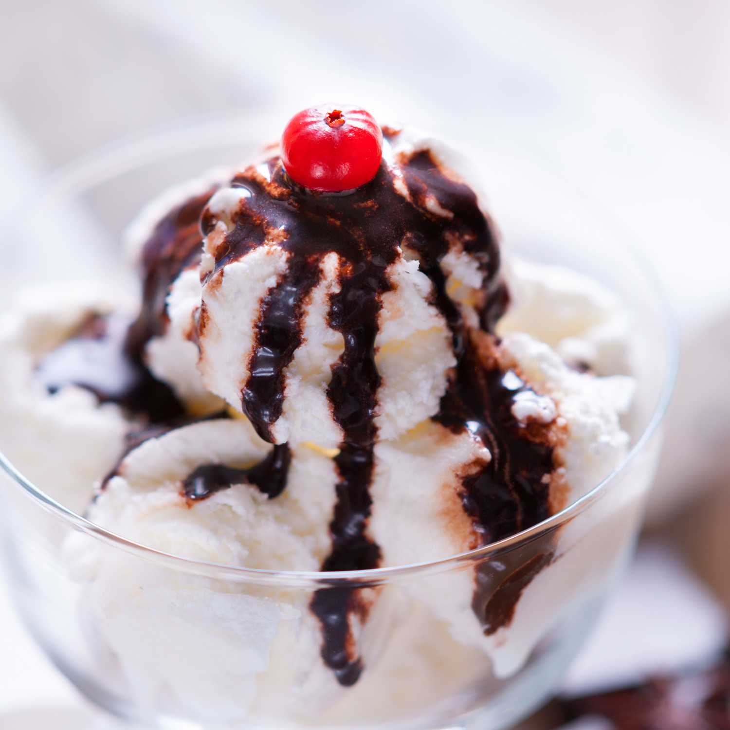 4-Quart Electric Ice Cream Maker with Easy-Carry Handle