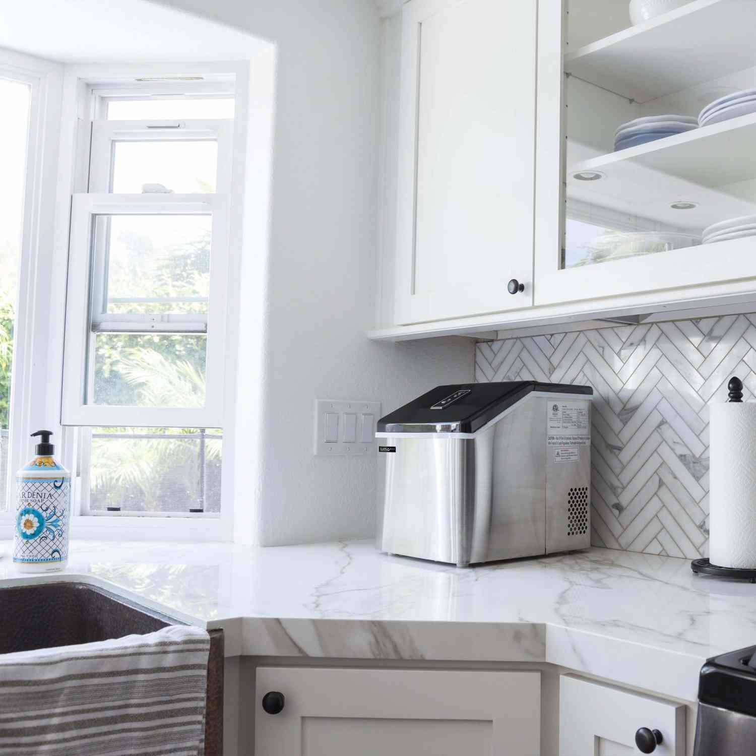 Luma Comfort IM200SS Countertop Clear Ice Maker - 28 lbs. Daily, BPA-Free