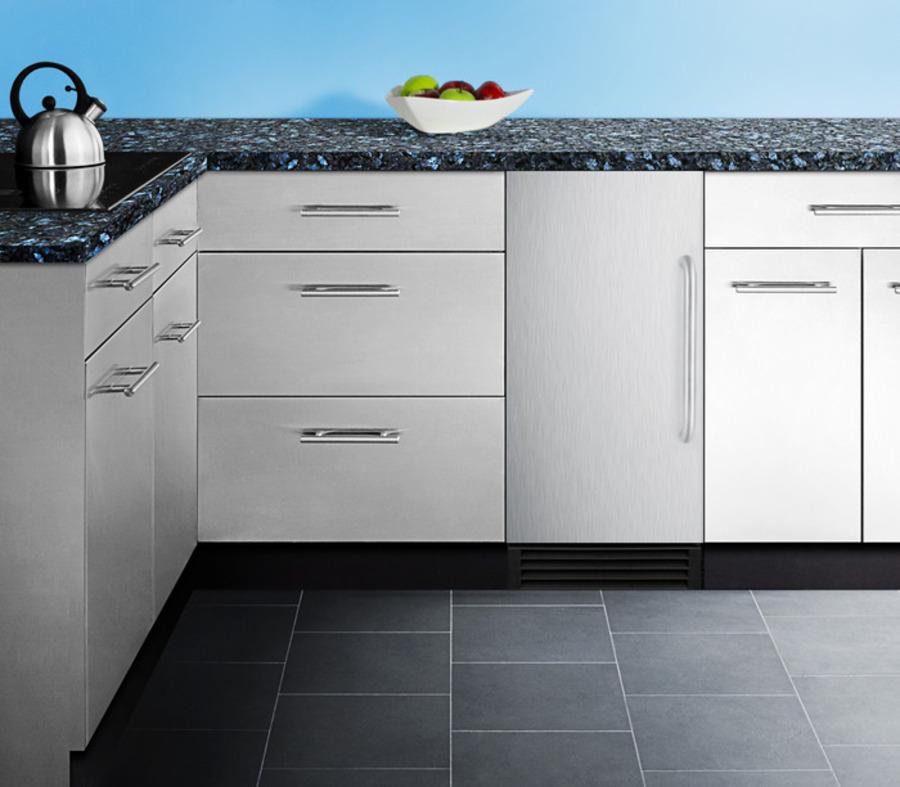 Summit 14.5 Slim Fitting Built In Ice Maker BIM44G