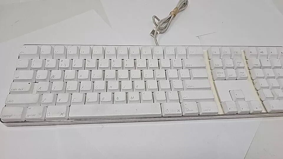 Apple 1048 USB Keyboard - Enhanced Typing, Great Condition