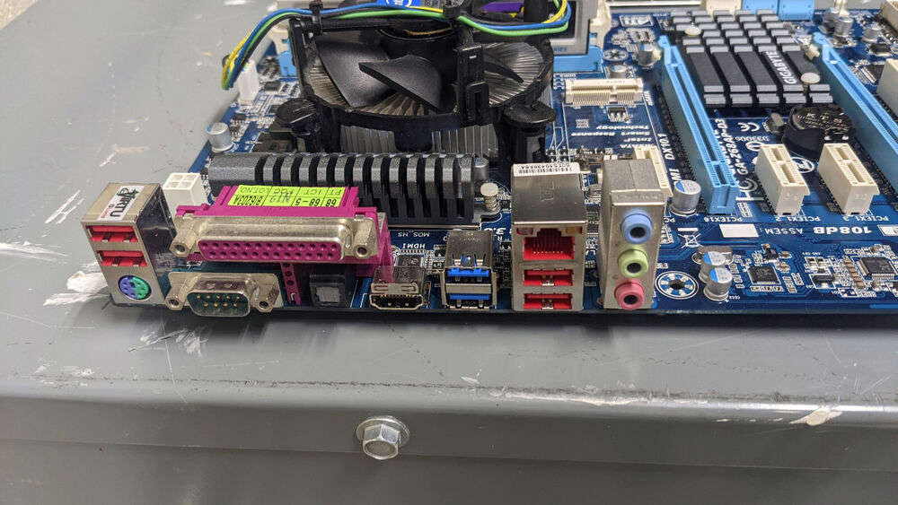 Gigabyte GA-Z68AP-D3 ATX Motherboard with i5-2400 CPU and 4GB RAM - High-Performance Computing Solution