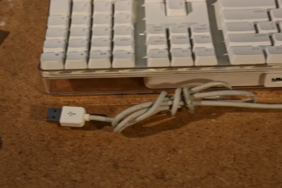 Apple 1048 USB Keyboard - Enhanced Typing, Great Condition