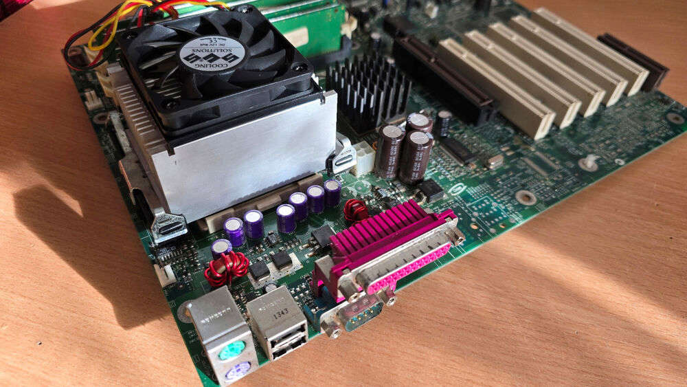 Intel D850GB Motherboard with Pentium 4 and 384MB RDRAM - Enhanced Performance